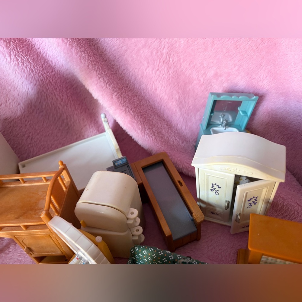 LOT of vintage calico critters furniture - Picture 4 of 9